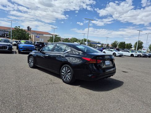 Used 2024 Nissan Altima 2.5 SV FWD image 3