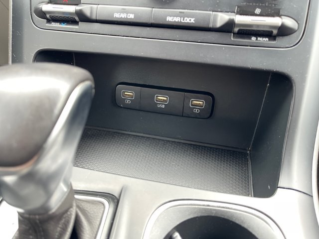 Used 2023 Kia Carnival LX FWD image 22