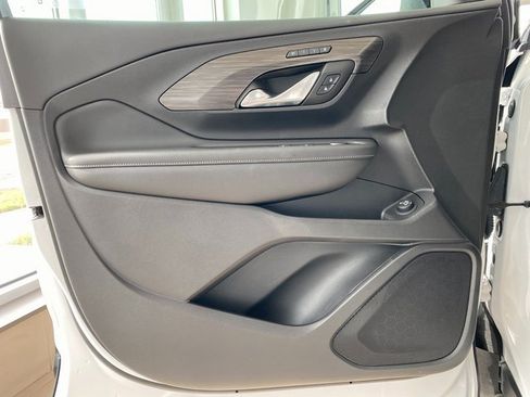 Used 2022 GMC Terrain SLT w/ Tech Package image 8