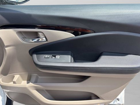 Used 2020 Honda Pilot Touring image 19