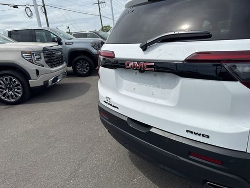 Used 2023 GMC Acadia SLT w/ Elevation Edition image 34