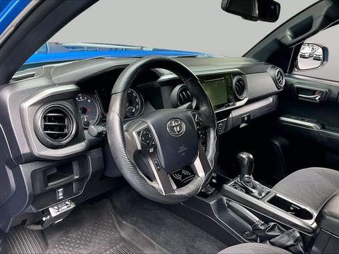 Used 2017 Toyota Tacoma TRD Off-Road w/ Tow Package AWD/4WD image 15