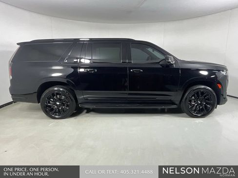 Used 2024 Cadillac Escalade ESV Sport w/ LPO, ONYX Package AWD/4WD image 5