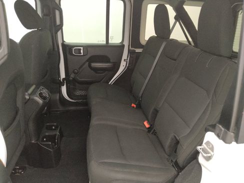 Used 2018 Jeep Wrangler Unlimited Sport AWD/4WD image 18
