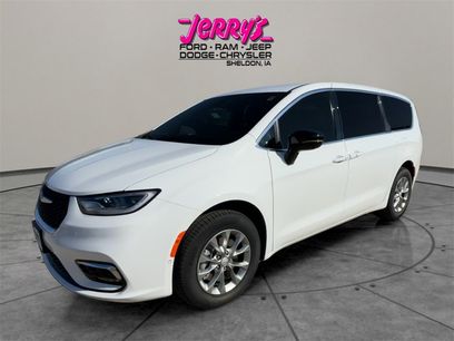New 2026 Chrysler Pacifica Select
