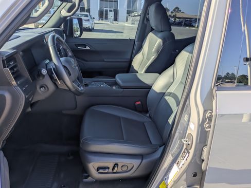 Used 2024 Lexus GX 550 w/ Cold Area Package AWD/4WD image 10