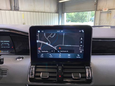 Used 2018 Lincoln Navigator Select w/ Technology Package RWD image 40