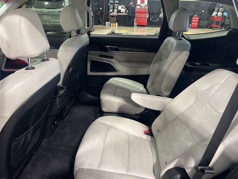Used 2021 Kia Telluride SX w/ SX Prestige Package image 9