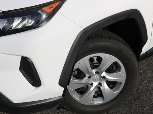 Used 2021 Toyota RAV4 LE image 4