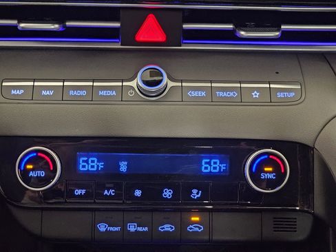 Used 2024 Hyundai Elantra SEL image 26