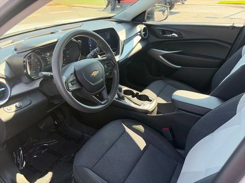 Used 2024 Chevrolet Trax LS FWD image 25