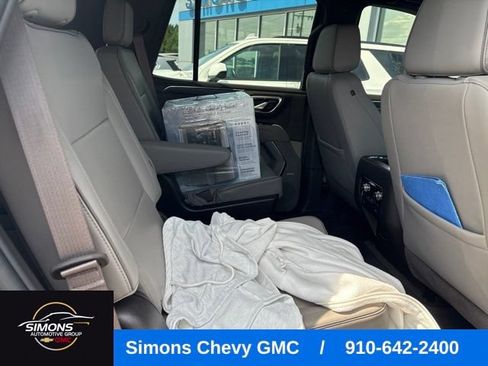 Used 2023 GMC Yukon SLT w/ SLT Luxury Package AWD/4WD image 12