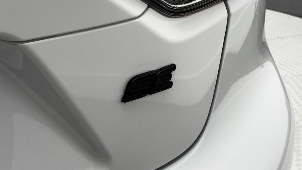 Used 2026 Toyota Corolla SE w/ SE Package FWD image 9