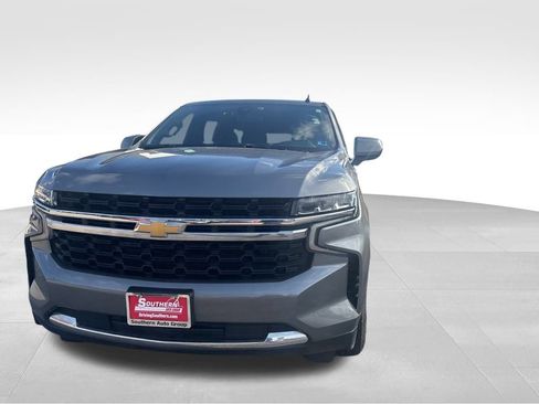 Used 2021 Chevrolet Suburban LS image 3