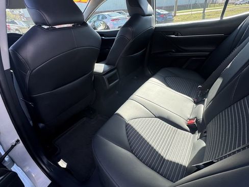 Used 2022 Toyota Camry SE image 10