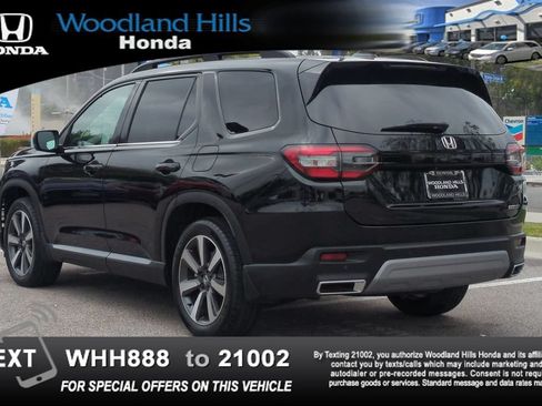 Used 2025 Honda Pilot Touring image 7
