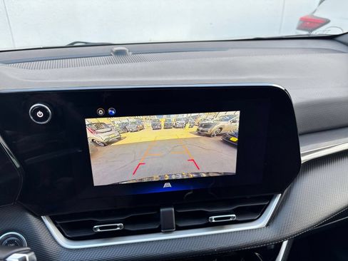 Used 2025 Chevrolet Equinox LT FWD image 19