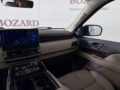 Used 2022 Lincoln Navigator Reserve AWD/4WD image 28
