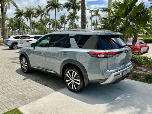 Used 2024 Nissan Pathfinder Platinum FWD image 4