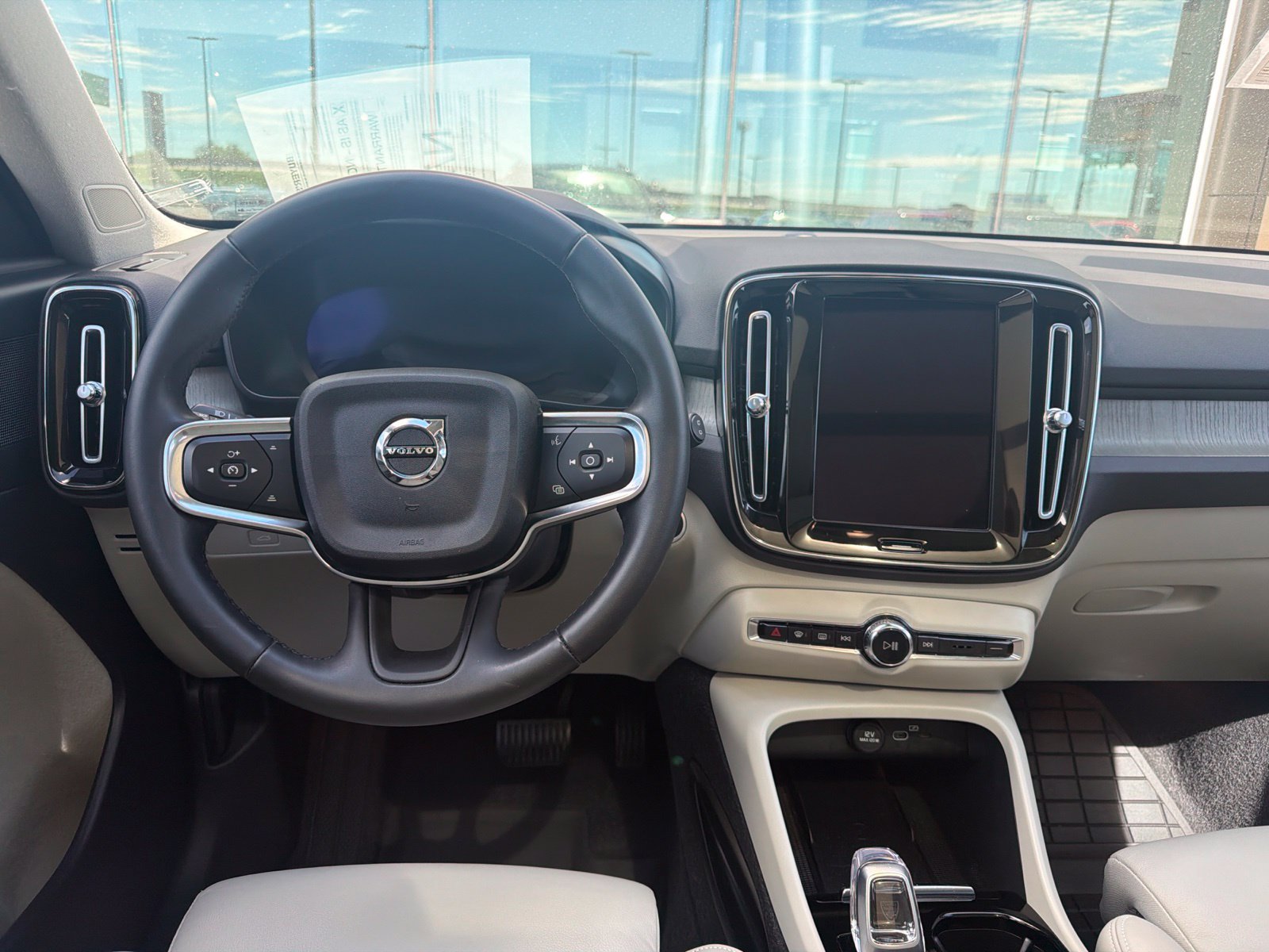 Used 2023 Volvo XC40 B4 Plus w/ Driver Assist Package FWD image 14