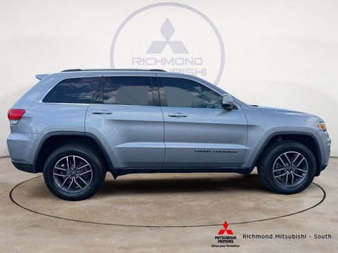 Used 2019 Jeep Grand Cherokee Laredo w/ Laredo X Package AWD/4WD image 2