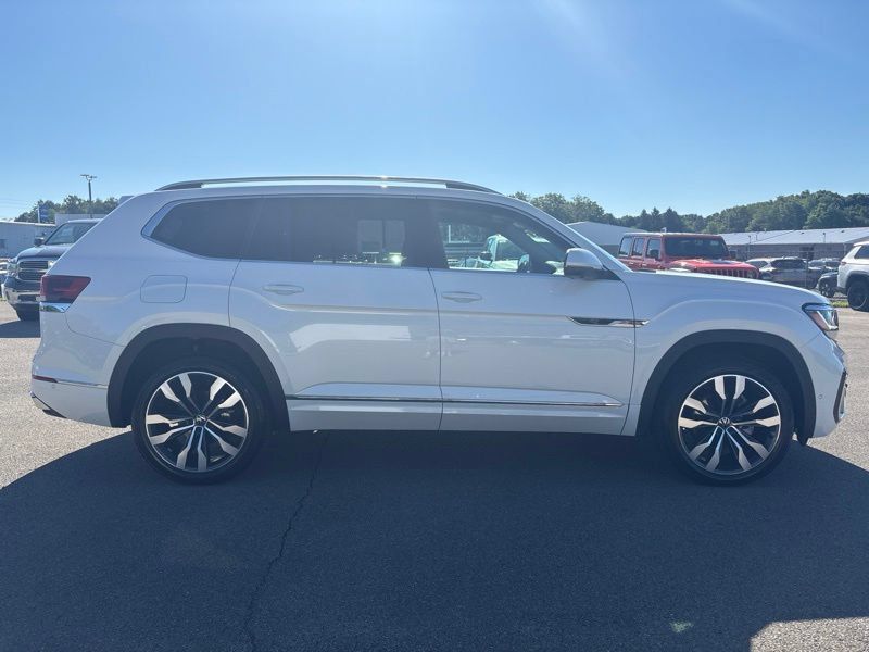 Used 2023 Volkswagen Atlas SEL Premium AWD/4WD image 2
