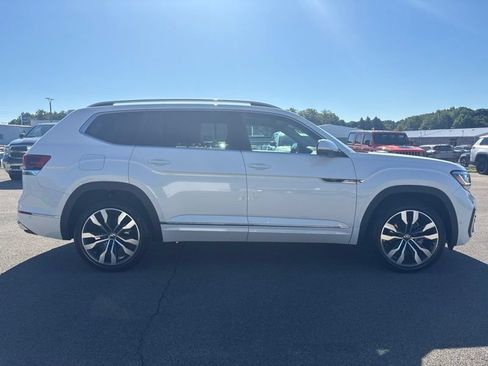 Used 2023 Volkswagen Atlas SEL Premium AWD/4WD image 2