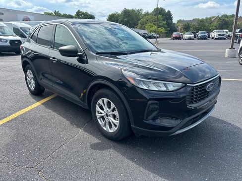 Used 2023 Ford Escape Active AWD/4WD image 3