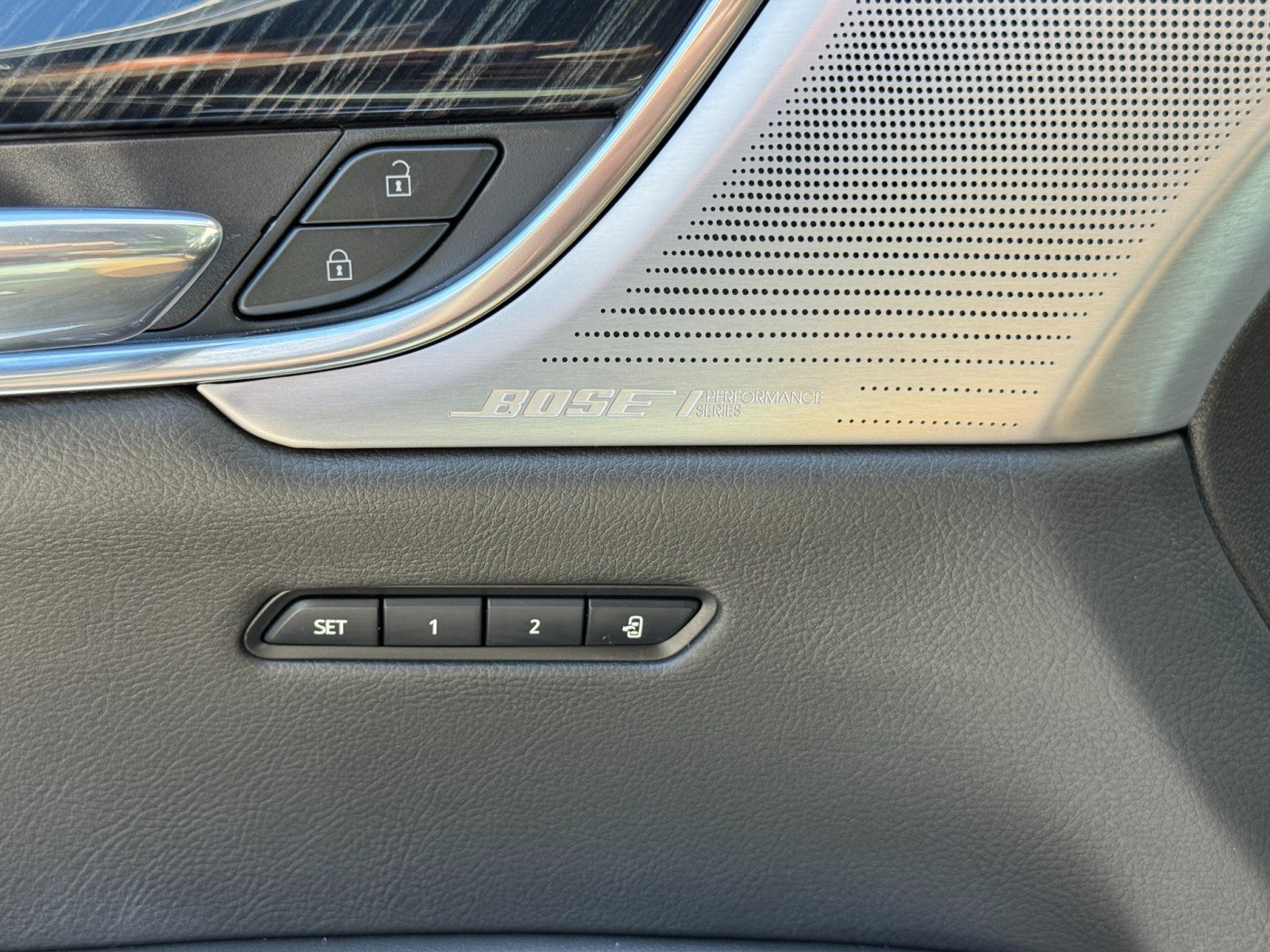 Used 2022 Cadillac XT6 Premium Luxury w/ Technology Package FWD image 17