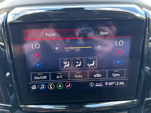 Used 2020 Chevrolet Traverse LT w/ LT Premium Package FWD image 28