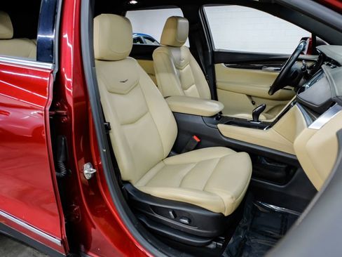 Used 2018 Cadillac XT5 FWD image 39