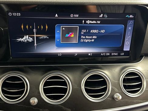 Used 2019 Mercedes-Benz E 300 image 23