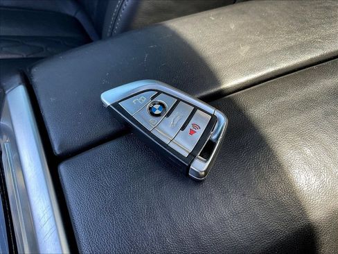 Used 2022 BMW X7 M50i w/ Dynamic Handling Package AWD/4WD image 34