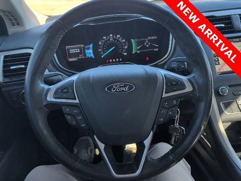 Used 2016 Ford Fusion SE w/ Equipment Group 202A image 18