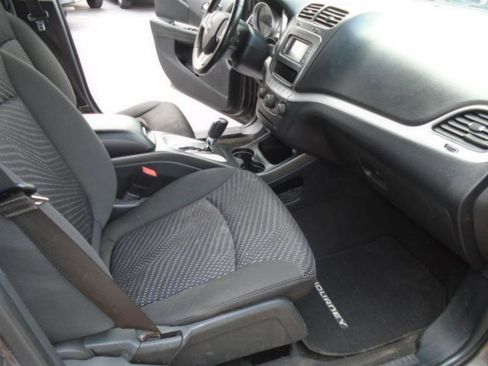 Used 2017 Dodge Journey SE w/ Flexible Seating Group image 16