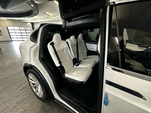 Used 2017 Tesla Model X 75D image 17