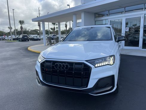 Used 2023 Audi SQ7 Prestige w/ Sport Package image 3