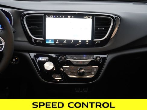 New 2026 Chrysler Voyager LX image 12