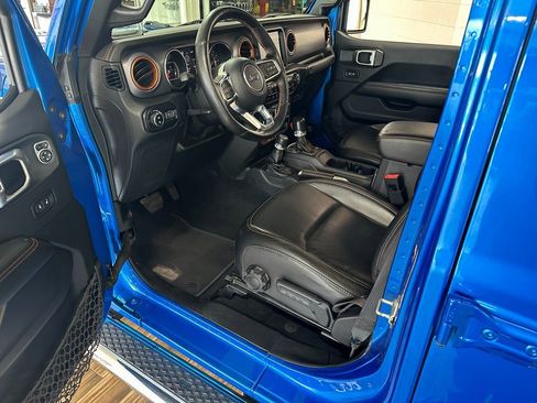 Certified 2020 Jeep Gladiator Mojave w/ Dual Top Group image 9