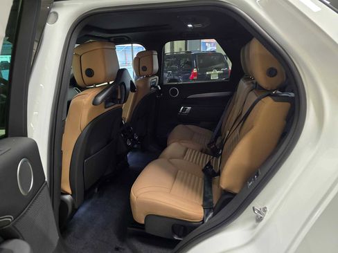 New 2026 Land Rover Discovery Limited Edition AWD/4WD image 17