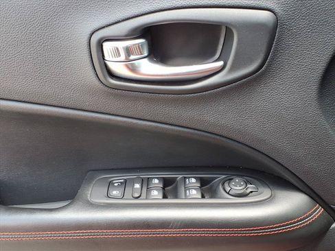 Used 2020 Jeep Compass Trailhawk w/ Cold Weather Group AWD/4WD image 19