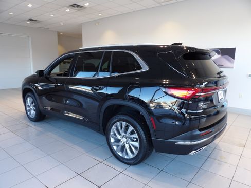 Used 2025 Buick Enclave Preferred image 6