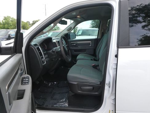 Used 2016 RAM 1500 Classic SLT RWD image 12