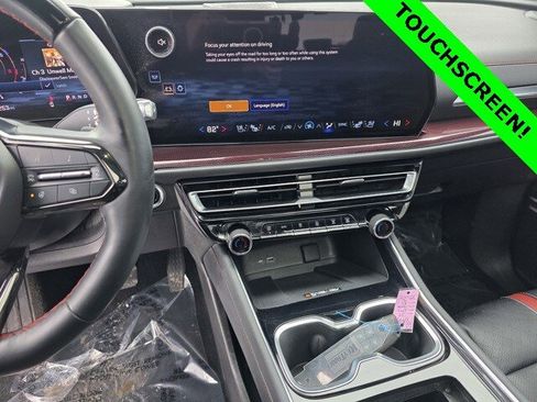 Used 2024 Chevrolet Traverse RS image 21