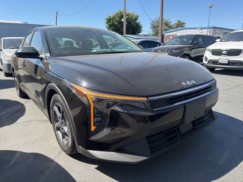 Used 2025 Kia K4 FWD image 1