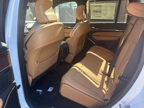 New 2025 Jeep Grand Cherokee Summit w/ Luxury Tech Group V image 22