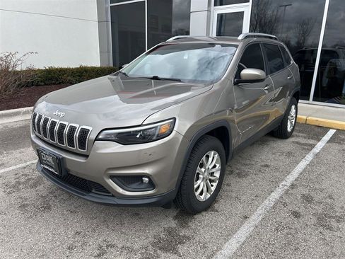 Used 2019 Jeep Cherokee Latitude w/ Cold Weather Group AWD/4WD image 3