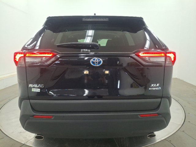 Used 2023 Toyota RAV4 XLE AWD/4WD image 6