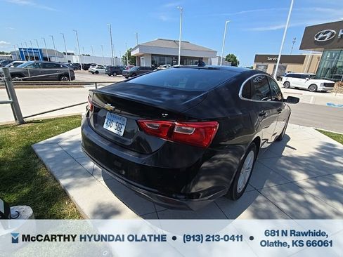 Used 2017 Chevrolet Malibu LT FWD image 13