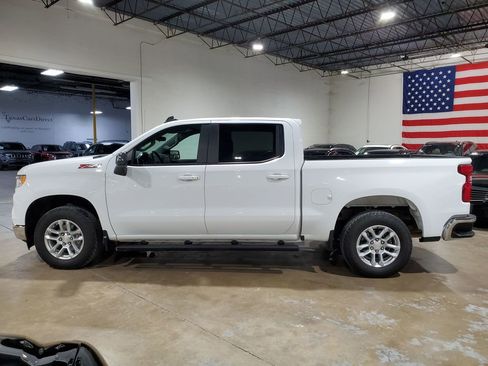 Used 2023 Chevrolet Silverado 1500 LT w/ Z71 Off-Road Package AWD/4WD image 13